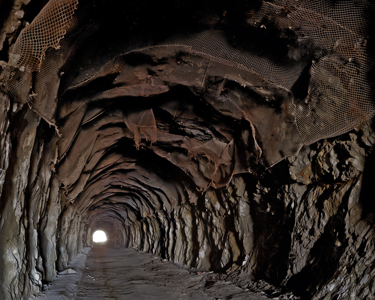 Tunel przy zaporze Vidraru; fot. Tamas Dezso